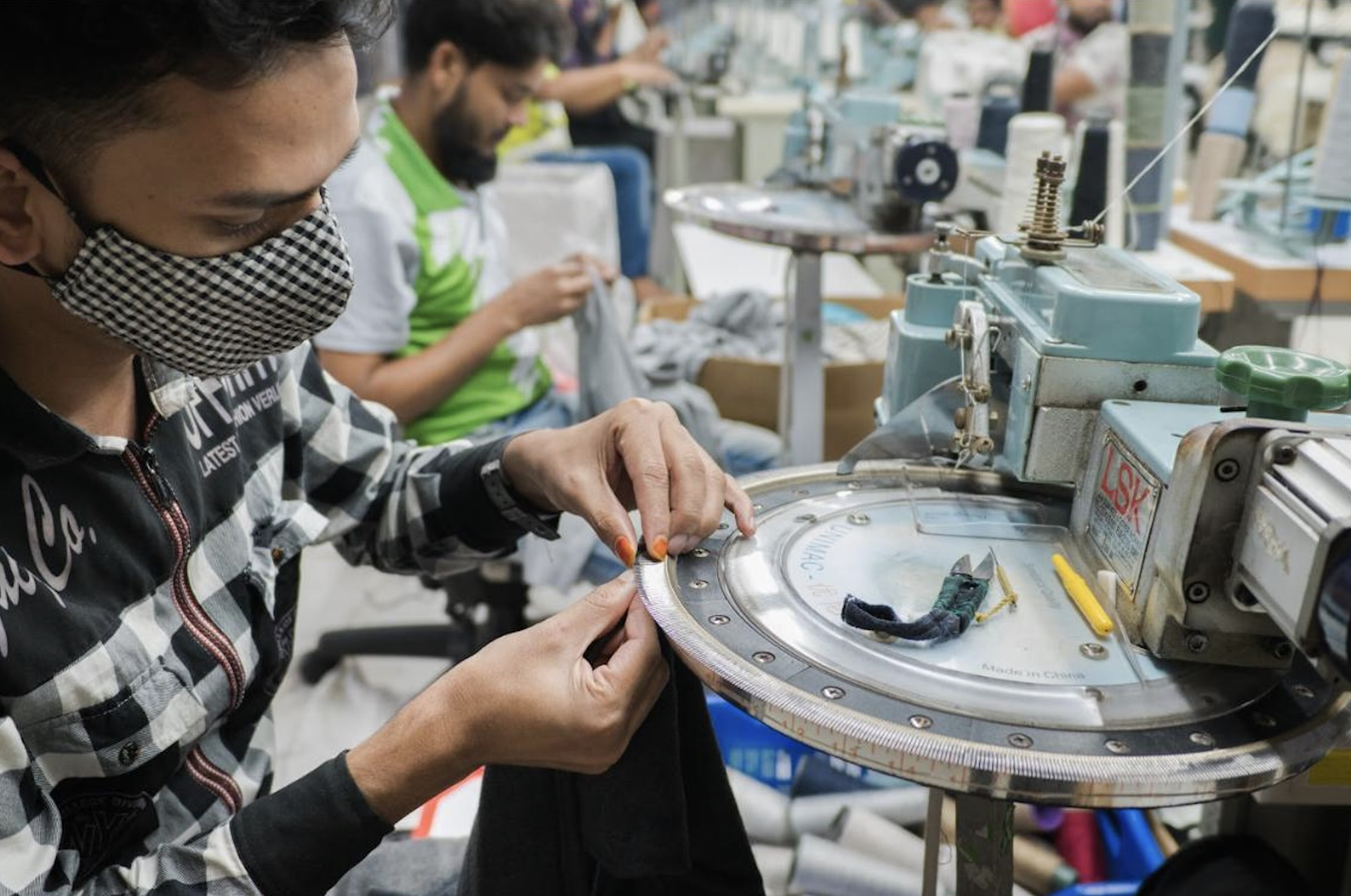 Production line — Workers & machinery